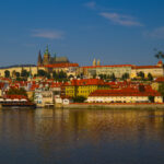 Panorama di Praga vista dal fiume